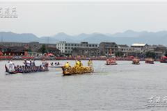 五月五，是端午。划龙舟，庆吉祥。端午佳节，龙港舥艚社区的民间划龙舟庆端午活动在东魁河拉开序幕