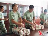龙港商会为消防队送去书籍