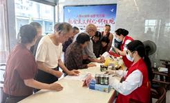 “家门口”享名医服务 龙港市老科协义诊暖人心