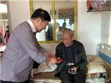 重阳节前送温暖 龙港镇慈善总会慰问敬老院老人
