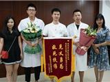 杭州姑娘海边溺水 温州三名男护士暴风雨中相救