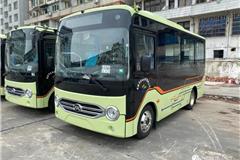 近日，龙港公交购置的12辆新车已送达，为安凯6米燃油中巴“G760”（HFF6600G7D6），归属龙港市交通发展有限公司公共交通分公司。本批车辆为龙港公交2021年购买的第一批新车，也是国有化后的龙港公交首次购买燃油中巴。龙港公交  图片来源：微博@入口即化的硫酸铜