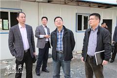 丁书记督查江南宾馆建设工程