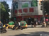 【曝光台】正规营运车辆乱停乱放现象日益严重 这个路口急需整治