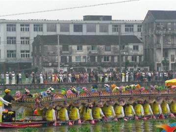 时隔18年 花船重现龙港舥艚东魁河