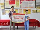 龙港镇团委向企业青年书屋赠送图书