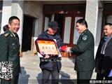 县人武部节前慰问龙港现役军官家属