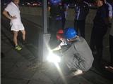 龙港外滩大堤路灯杆漏电 被市民发现   两部门联动成功排险