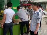 龙港综合执法大队整治水果店占道经营