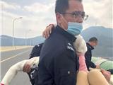 黄日威，你“公主抱”的样子真帅!