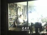 裁缝店改衣服2件强收220  消费者拒付被堵店中