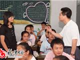 汤宝林慰问在我镇就读的地震灾区学生