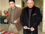 出席县八届人大二次会议的代表们今天报到