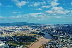 晴空万里 冬日里的龙港 摄影：池长峰