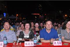 县委常委、龙港镇委书记丁振俊，市文明办处长张剑慧