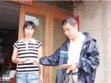 民政部门慰问龙卷风死难者家属