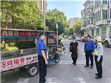 影响安全的“便利”要不得！龙港执法交警联手整治占道经营