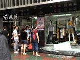 龙港建新路一服装店小偷光顾 橱窗玻璃被砸碎