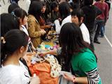 学生念起“生意经” “模拟买卖”挺管用