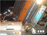 今晨一货车侧翻“骑”上私家车