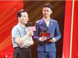 原全国人大副委员长顾秀莲紧握着原龙港镇老书记陈定模手说：你这个陈大胆了不起