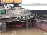 运沙船员意外落水 东海民防紧急出动救助