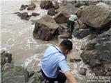 龙港一男子被困琵琶山礁石成功获救