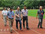 陈贤选巡视龙港中考考点布置情况