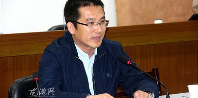陈显宏到杨家宅村给党员宣讲十九大精神