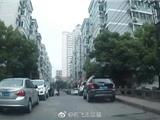龙港-桥上两边违停怎么开呢