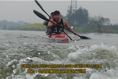 龙网3月29日讯：今天下午，龙港镇铁人三项协会10名会员，在横阳之江水域紧张训练，为了备战4月8日在富阳桐洲岛举行的首届新桐油菜花文化节--特色铁人三项赛和4月28日在福州举行的2012福州国际铁人三项赛。龙港“铁人”采取了针对性的皮划艇和游泳训练，实际效果明显，“铁人”的竞技水平和参赛能力有了很大提高。