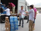 镇总工会开展高温慰问 给生产一线职工送凉爽
