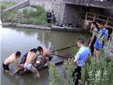 孩童河道游泳不慎溺亡  消防官兵潜水打捞