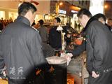 城管交警联合执法 有力打击占道经营