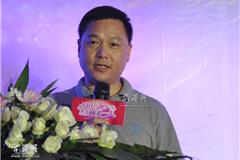 图为镇委委员朱文胜致辞