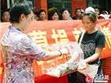 开业不忘公益，鲜八里集团为龙卷风孤儿募捐