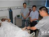 丁振俊李孝取看望受伤园林工人