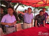 丁振俊在舥艚检查划龙舟活动安全管理工作