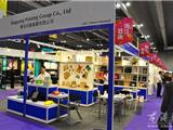 我镇十几家企业参加香港印包展