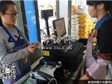 农资店用上“POS”机  农户消费快捷时尚