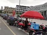 龙港客运中心前80余辆电动车因违停统统被铲走！