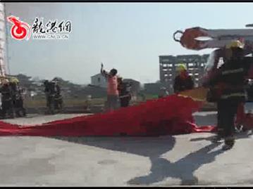 我县成功举行高层建筑跨区域灭火救援演习