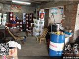 沿江路一润滑油店存量较多 存在安全隐患