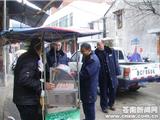 县工商局开展“保消费信心，促师生健康”食品安全整治活动