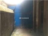 网友投诉：龙港这间违章建筑霸占消防通道谁来管？