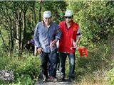 河底高孝心村“孝老爱亲”系列活动之一  重阳登高