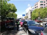 清明首日，龙港交警早出晚归排堵保畅