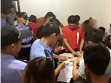 龙港某村一场所暗藏赌博活动 抓了17人一锅端!