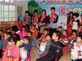 中秋节将至 爱心团体到孤儿院献爱心