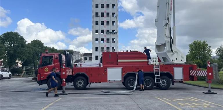 72米登高平台消防车“上岗”，龙港高层...